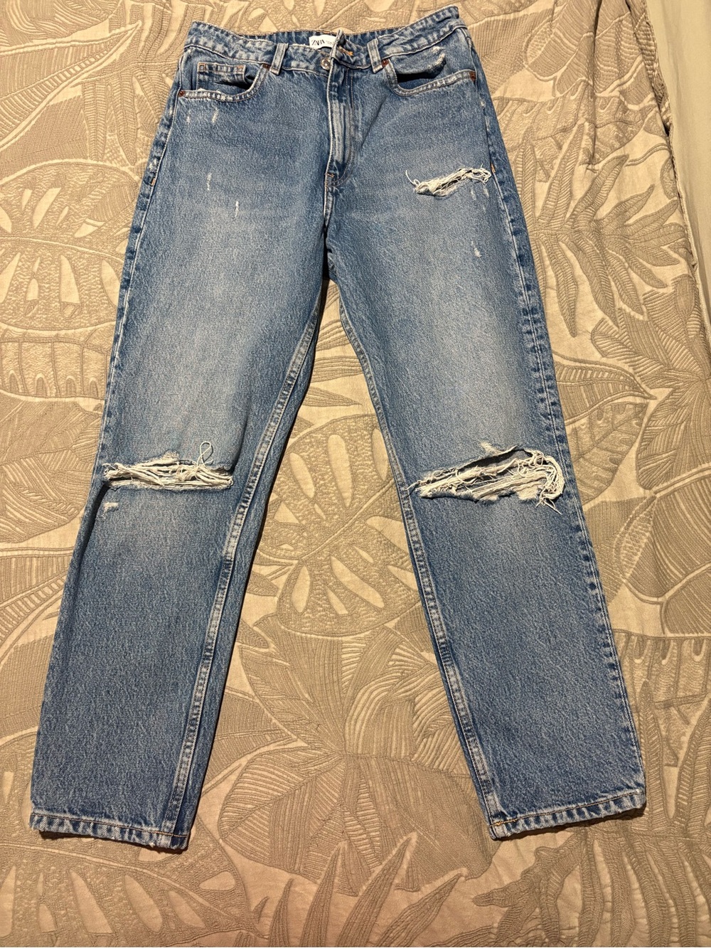 Zara Light Blue Denim Jeans with Contrast Stitching